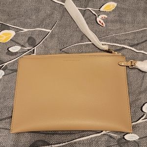 BRAND NEW Burberry clutch/wristlet